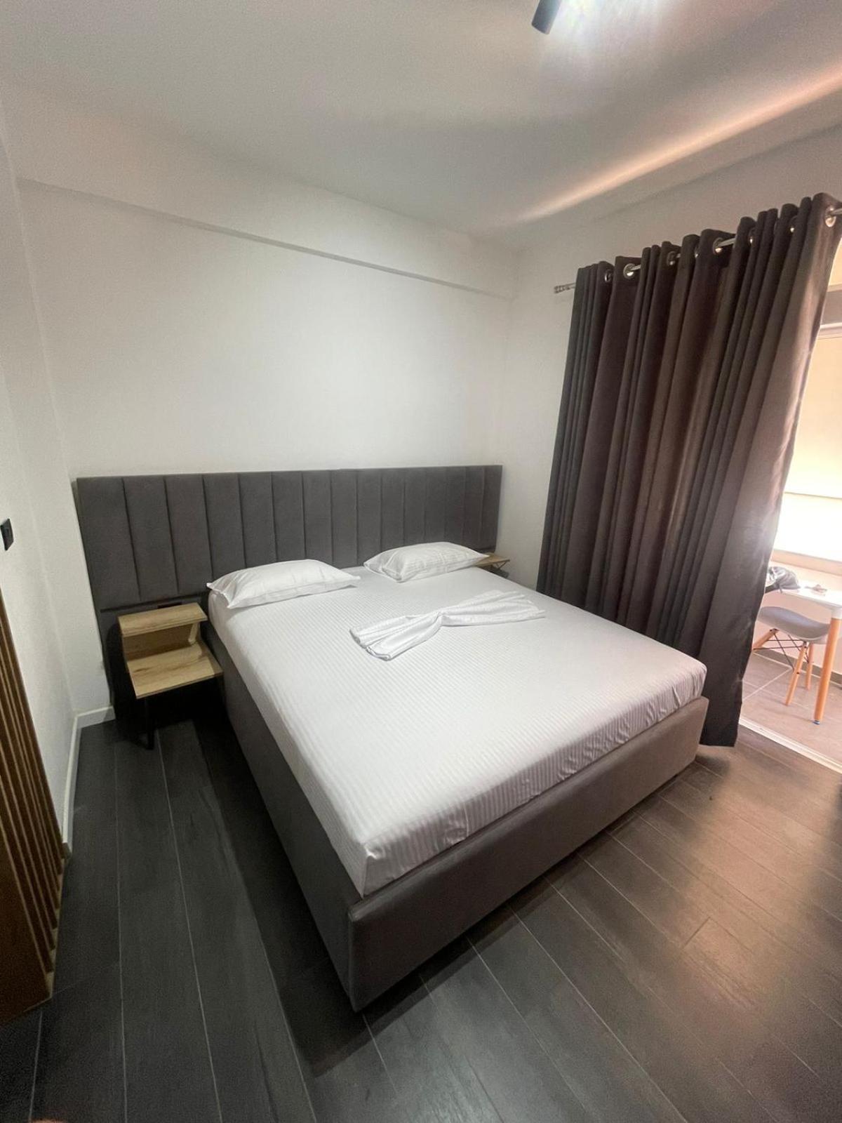 Aries Apartments Sarandë Exterior foto